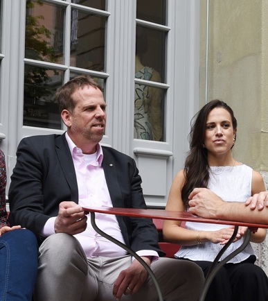 Branchenleiter Matthias Humbel spricht mit den drei Personen, die im Artikel erwähnt werden